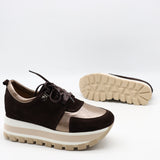 BASKETS À LACETS EN DAIM CUIR ET SEMELLE COMPENSÉE CRANTÉE