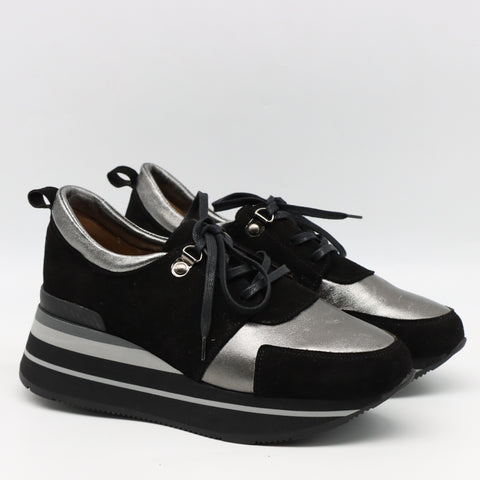 BASKETS À LACETS EN DAIM CUIR ET SEMELLE COMPENSÉE CRANTÉE