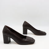 ESCARPINS EN CUIR  ET BOUT CARRÉ