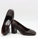 ESCARPINS EN CUIR  ET BOUT CARRÉ