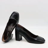 ESCARPINS EN CUIR  ET BOUT CARRÉ