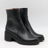 BOTTINES EN CUIR À TALONS CARRÉE
