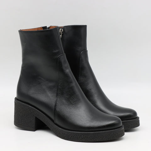 BOTTINES EN CUIR À TALONS CARRÉE