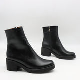 BOTTINES EN CUIR À TALONS CARRÉE