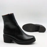 BOTTINES EN CUIR À TALONS CARRÉE