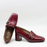 ESCARPINS À DOUBLES BOUCLES EN CUIR VERNIS