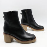 BOTTINES EN CUIR À TALONS CARRÉE