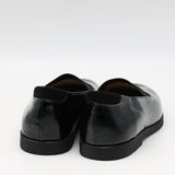 CHAUSSURES PLATES EN CUIR VERNIS FROISSÉE