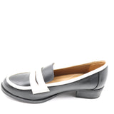 MOCASSINS BICOLORE À BARETTE CONTRASTÉE