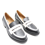 MOCASSINS BICOLORE À BARETTE CONTRASTÉE