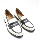 MOCASSINS BICOLORE À BARETTE CONTRASTÉE